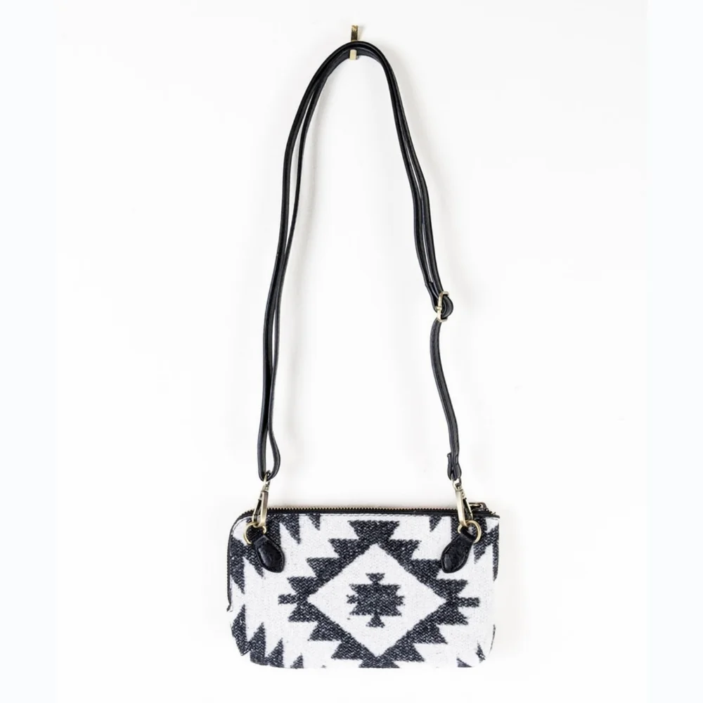 🦋LAST🦋NWT Jen & Co. Kendall Crossbody Clutch, Black and White Aztec